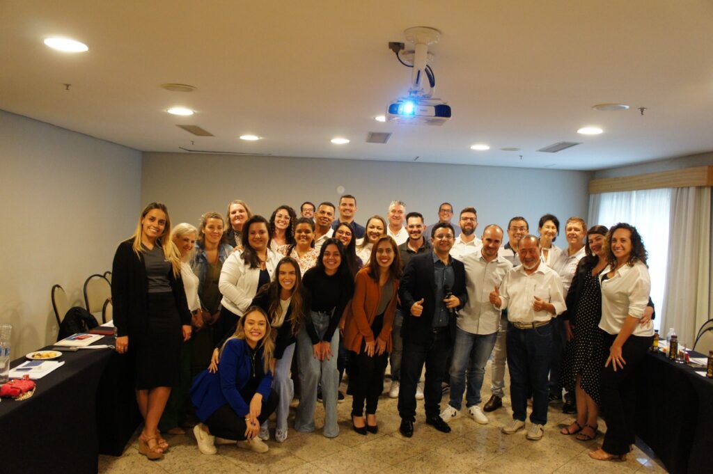 Josicleido Nogueira treinando equipe de vendas da Koretech